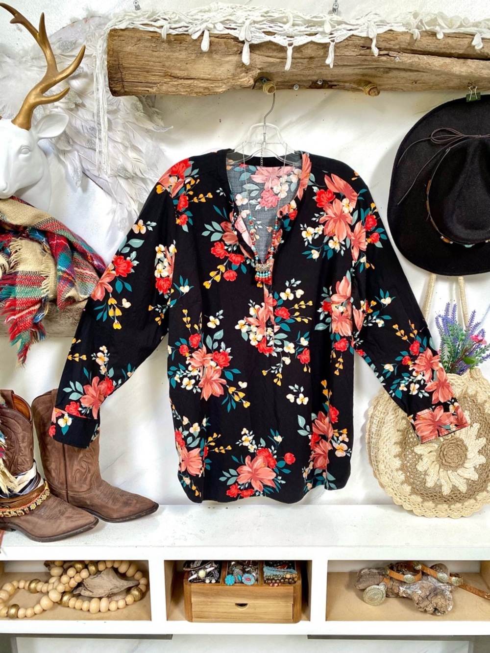 Sweet floral boho Vneck blouse w shabby chic vibe